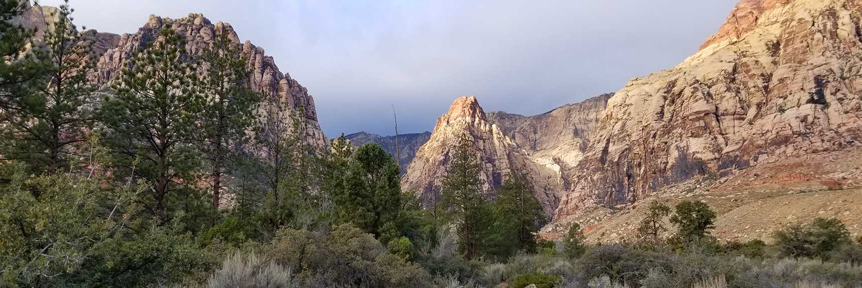 Mescalito Peak Dividing Pine Creek Canyon, Rock National Park, Nevada