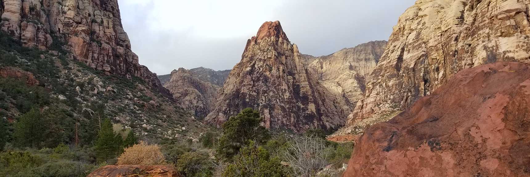 Mescalito Peak Dividing Pine Creek Canyon, Rock National Park, Nevada