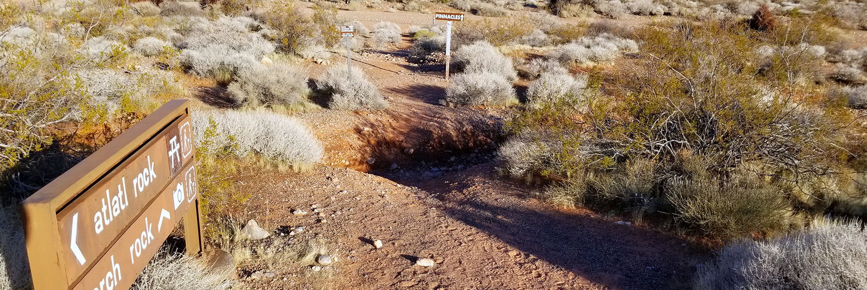 Trailhead for Pinnacles Loop Trail in Valley of Fire State Park, Nevada