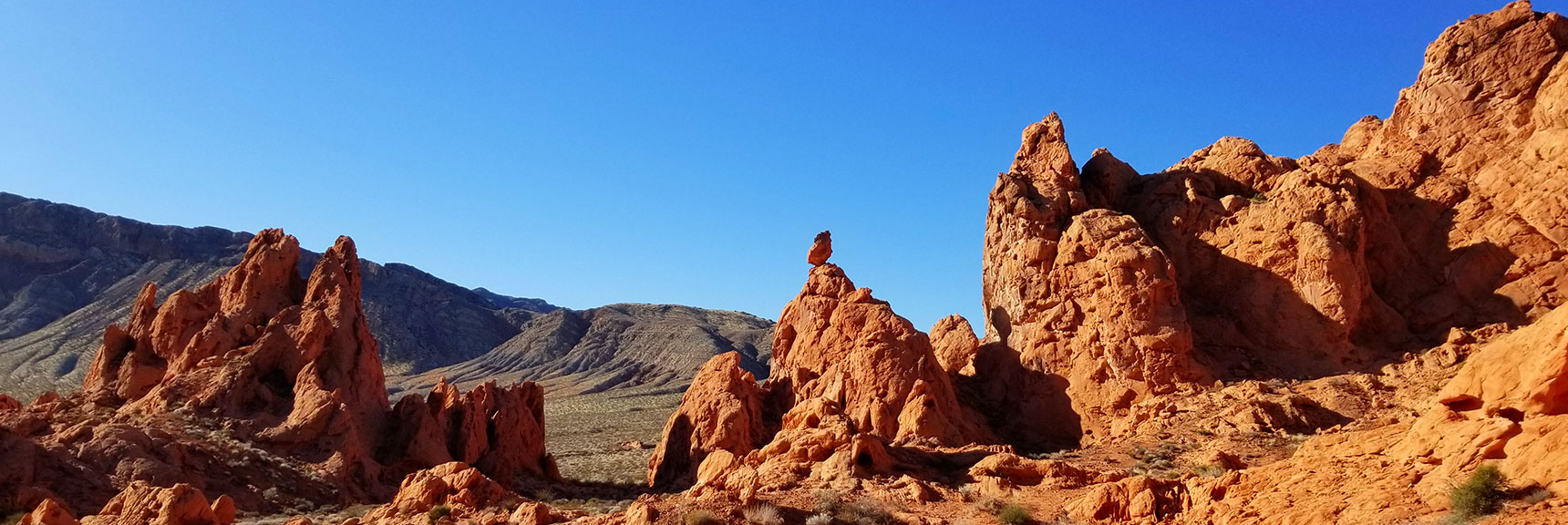 Pinnacles Loop Trail in Valley of Fire State Park, Nevada