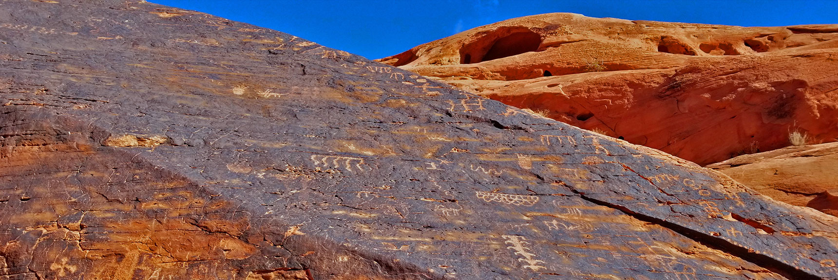 Petroglyphs on Mouse's Tank Trail in Valley of Fire State Park, Nevada, Slide 7