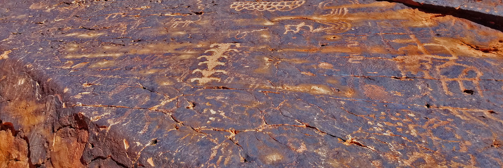 Petroglyphs on Mouse's Tank Trail in Valley of Fire State Park, Nevada, Slide 12