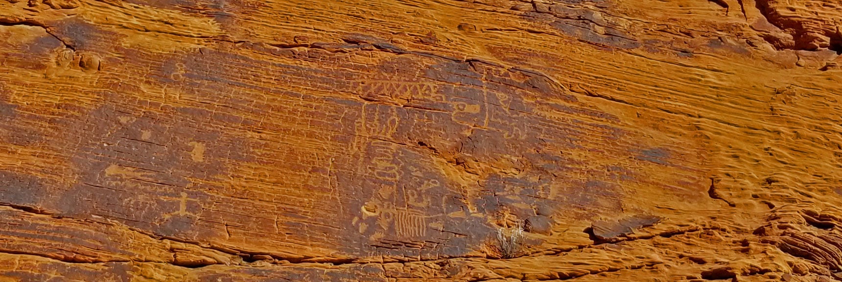 Petroglyphs on Mouse's Tank Trail in Valley of Fire State Park, Nevada, Slide 17