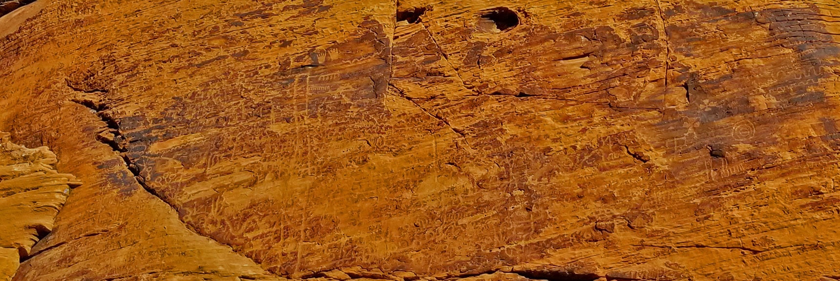 Petroglyphs on Mouse's Tank Trail in Valley of Fire State Park, Nevada, Slide 25