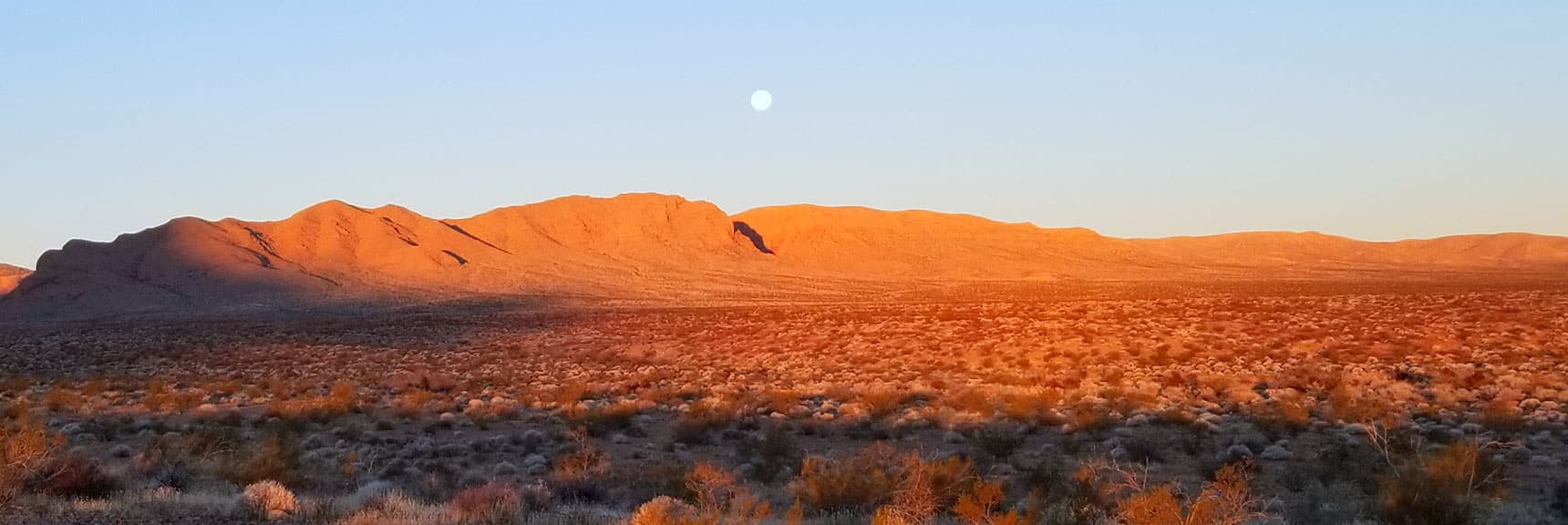 Moonset Seen From the Trailhead for Prospect Trail in Valley of Fire State Park, Nevada