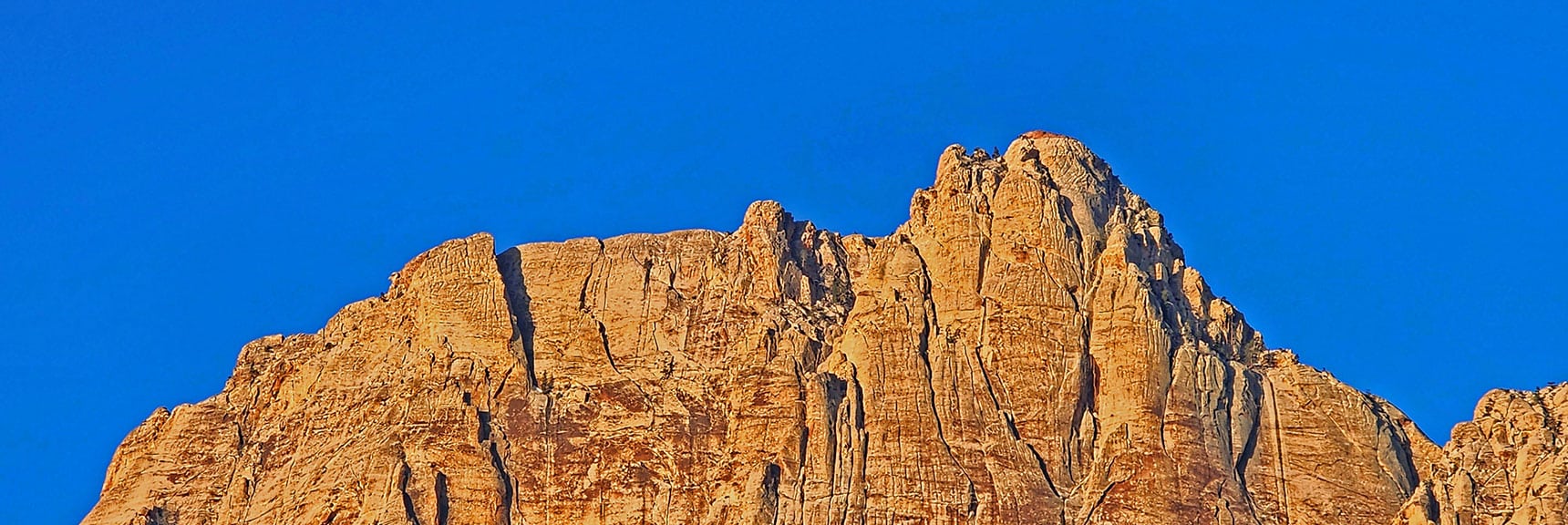 Close-up of Mt. Wilson Summit | Knoll Trail | Red Rock Canyon National Conservation Area, Nevada | David Smith | LasVegasAreaTrails.com