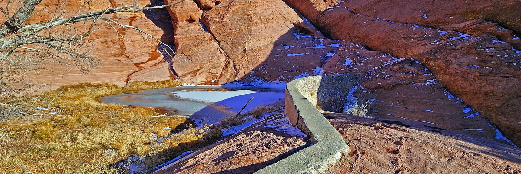 Beautiful Reservoir Nestled in the Brownstone Basin Calico Hills. | 3 Basin Circuit | Calico Basin, Brownstone Basin, Red Rock Canyon, Nevada