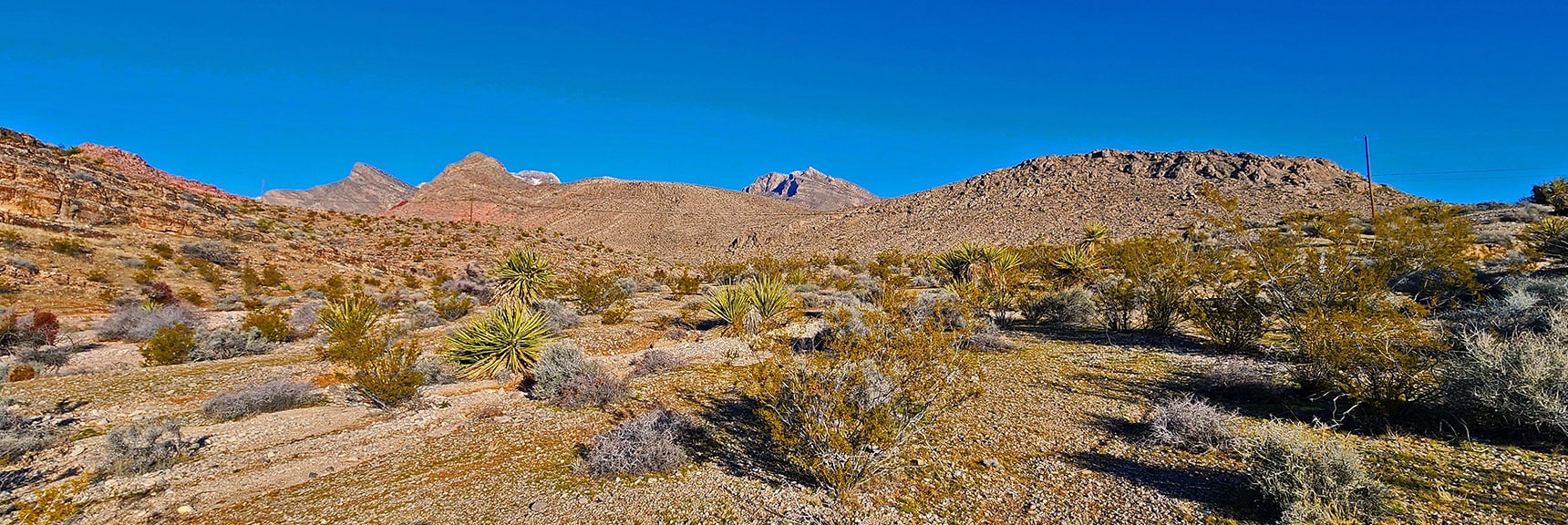 Gray Cap Ridge (left) Comes into View. Keep Right Around Hill to Right | Brownstone Trail | Calico Basin | Brownstone Basin | La Madre Mountains Wilderness, Nevada